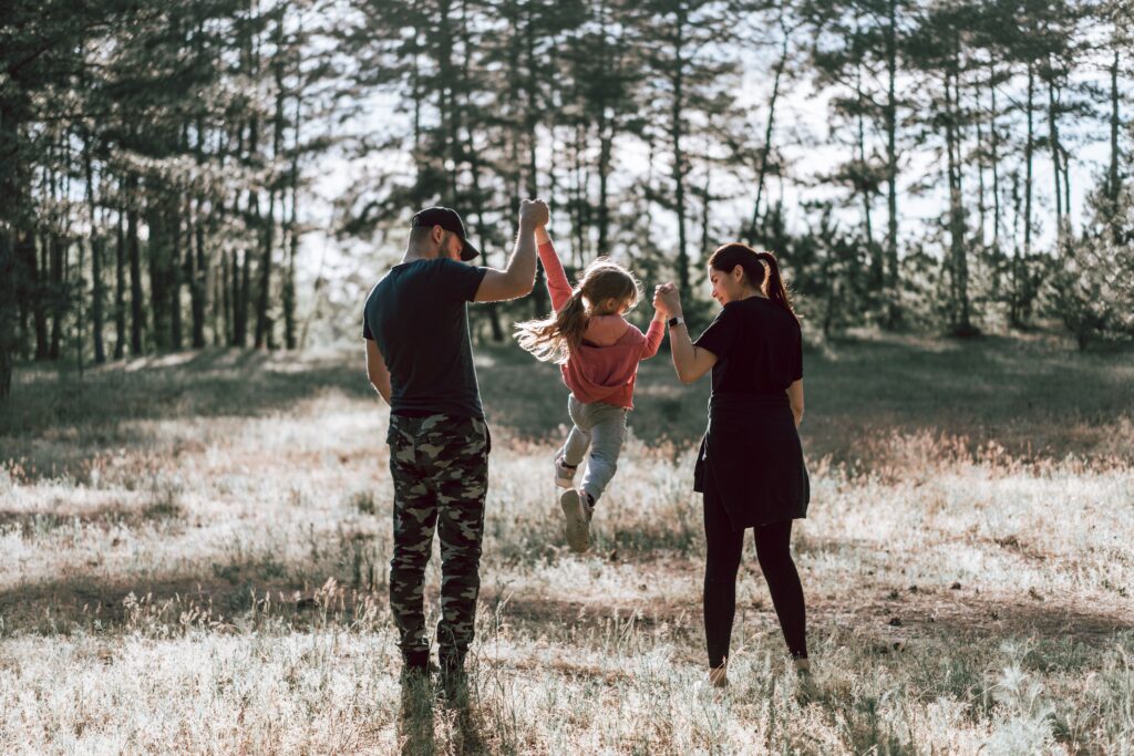 Foto von Oleksandr Pidvalnyi: https://www.pexels.com/de-de/foto/natur-liebe-feld-sommer-7911933/