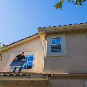 Foto von Kindel Media: https://www.pexels.com/de-de/foto/mann-person-arbeiten-industrie-9875414/