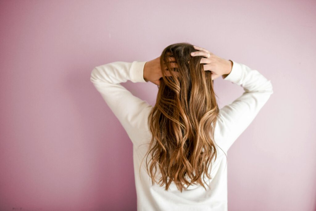 Foto von Element5 Digital: https://www.pexels.com/de-de/foto/frau-mit-weissem-langarmhemd-973401/